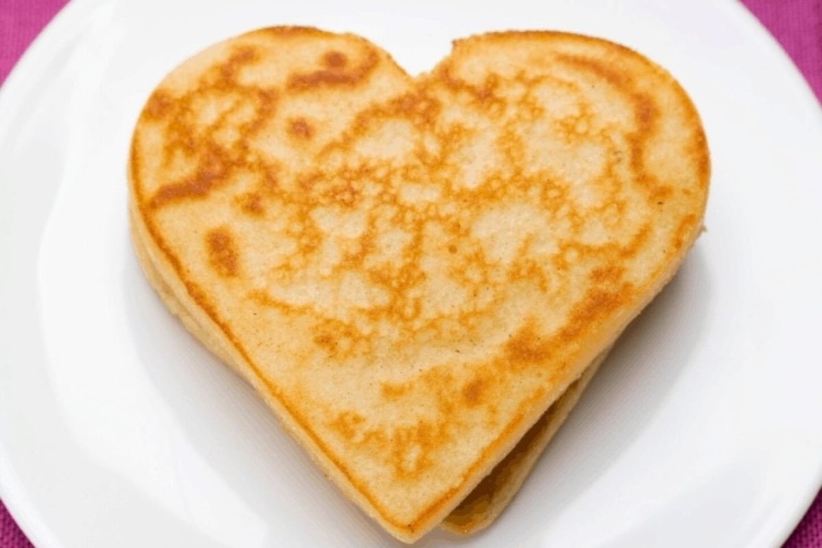How to Make Heart shaped Pancakes With Chocolate Chips