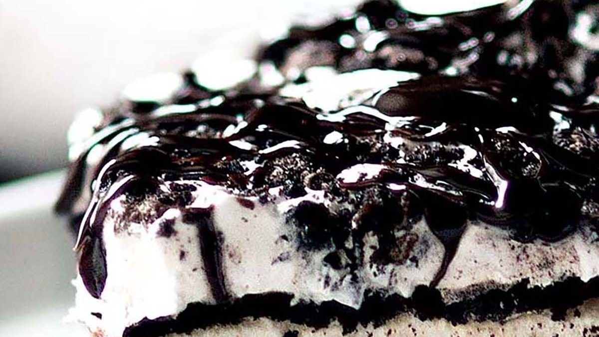 Ice Cream Sandwich Oreo Cake. 