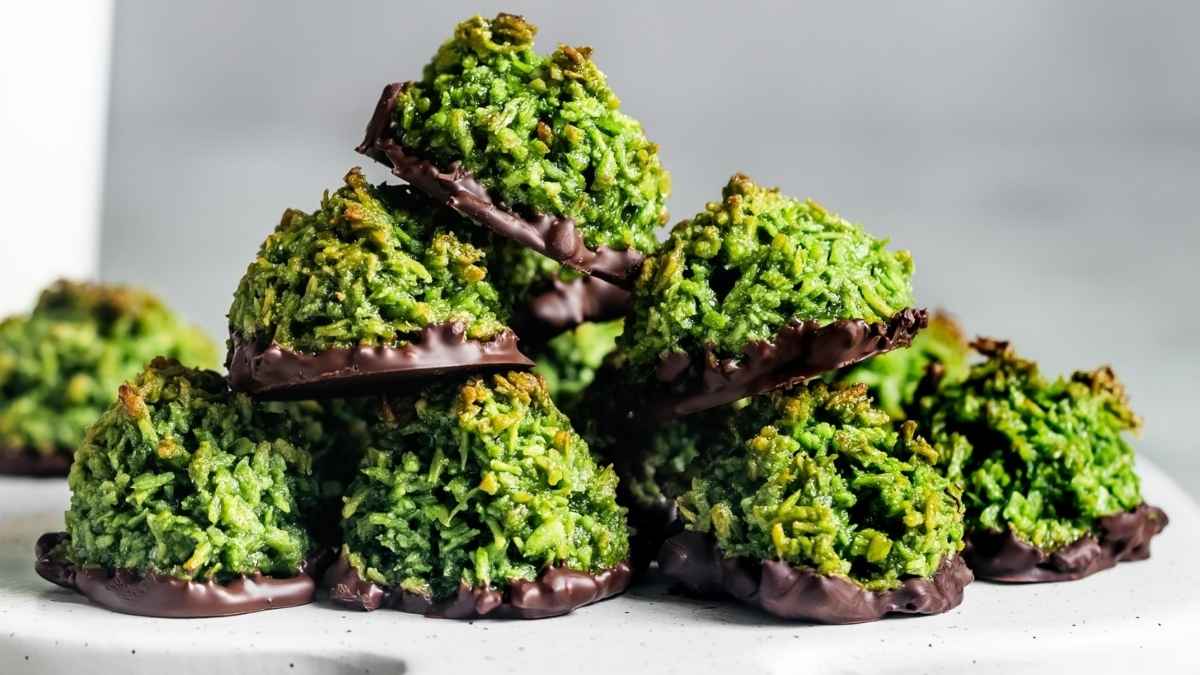 Matcha Coconut Macaroons.