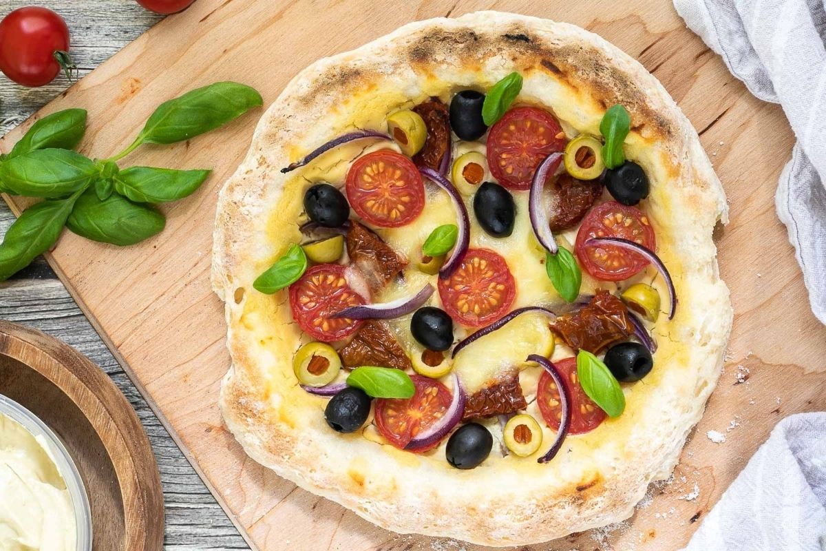 Mediterranean Hummus Pizza
