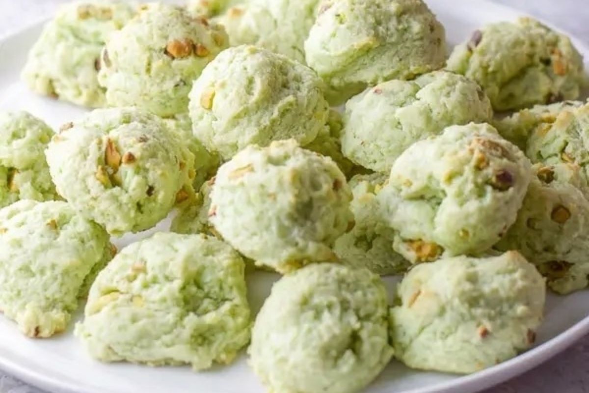 Pistachio Cookies Cream Cheese Rounds