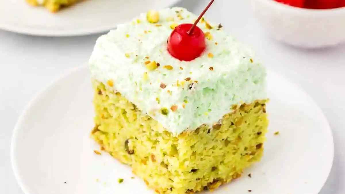 Pistachio Pudding Cake (Watergate Cake). 