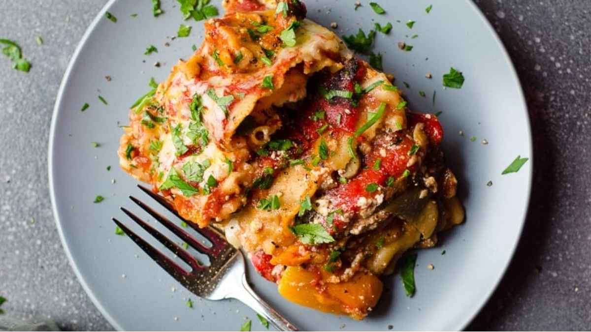 Roasted Red Pepper Lasagna In Slow Cooker. 