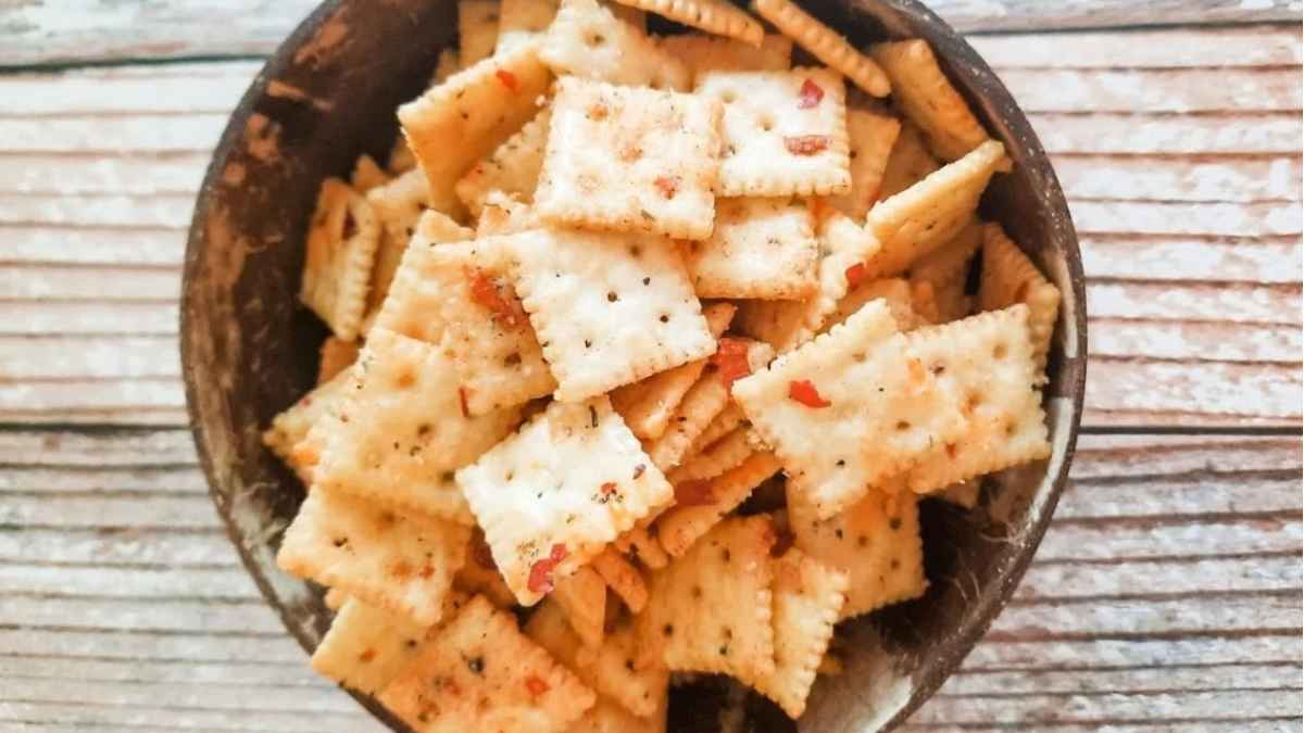 Spicy Alabama Fire Crackers With Mini Saltines.