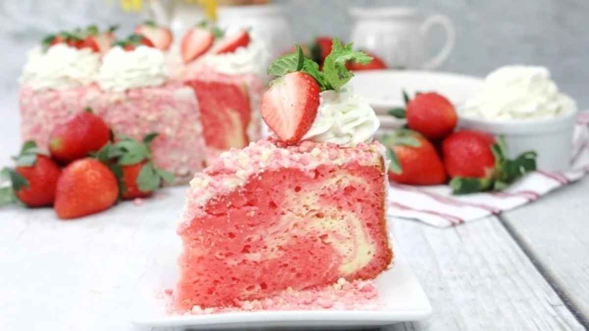 Strawberry Crunch Cheesecake Cake.