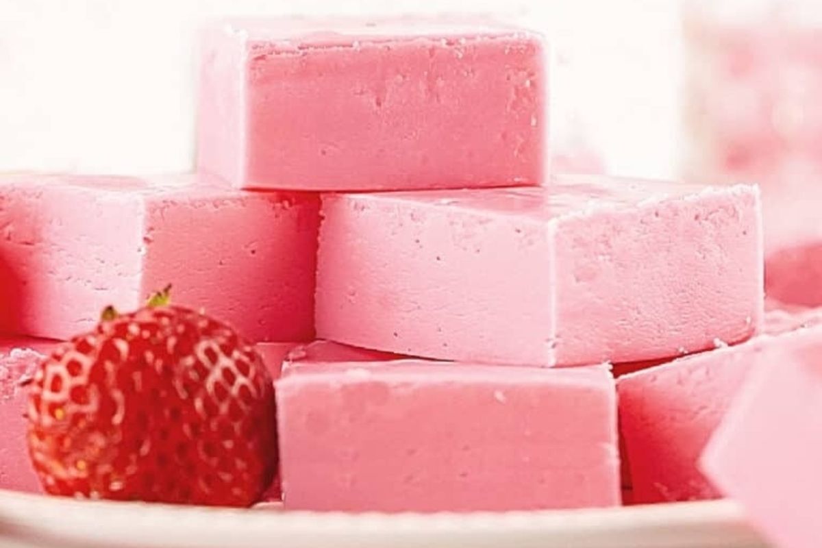 Strawberry Fudge 2 Ingredients