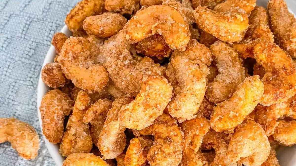 Sweet And Spicy Candied Cashews. 