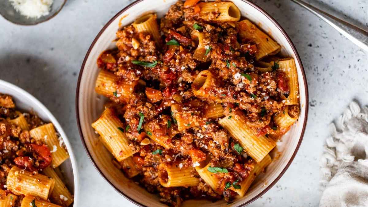Rigatoni in a bowl.