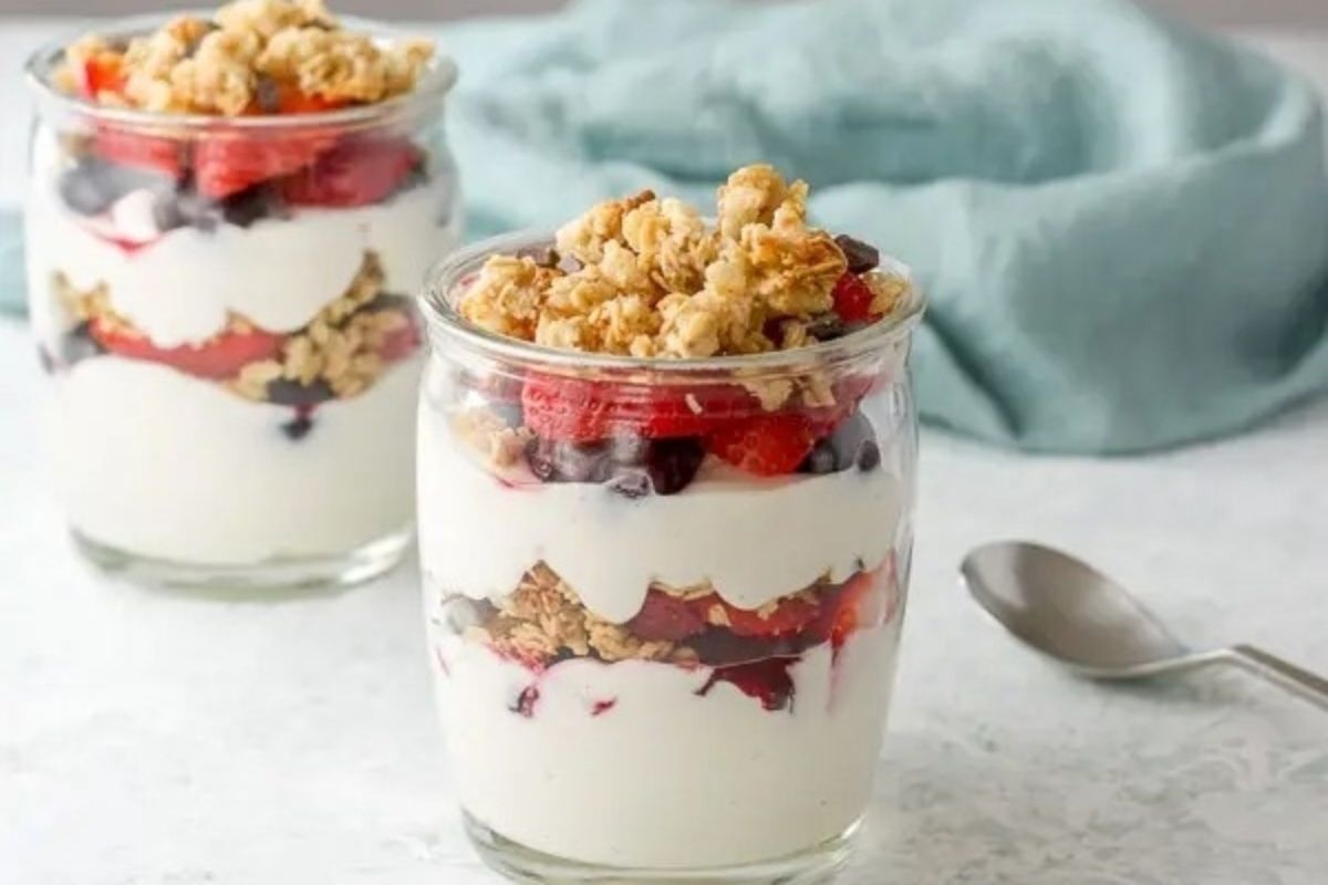 Yogurt Parfait Fruit and Granola