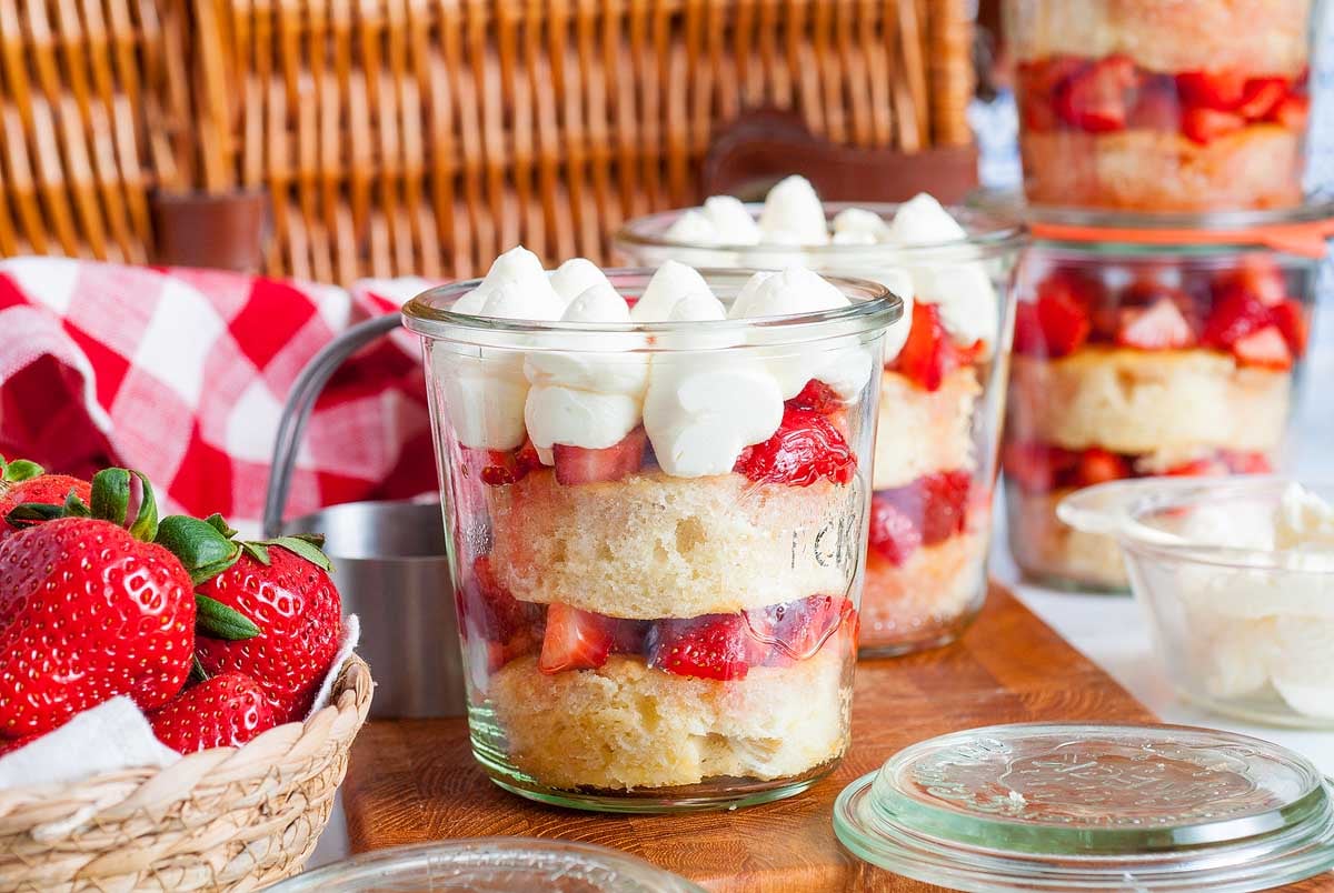 strawberry shortcake in a jar 053