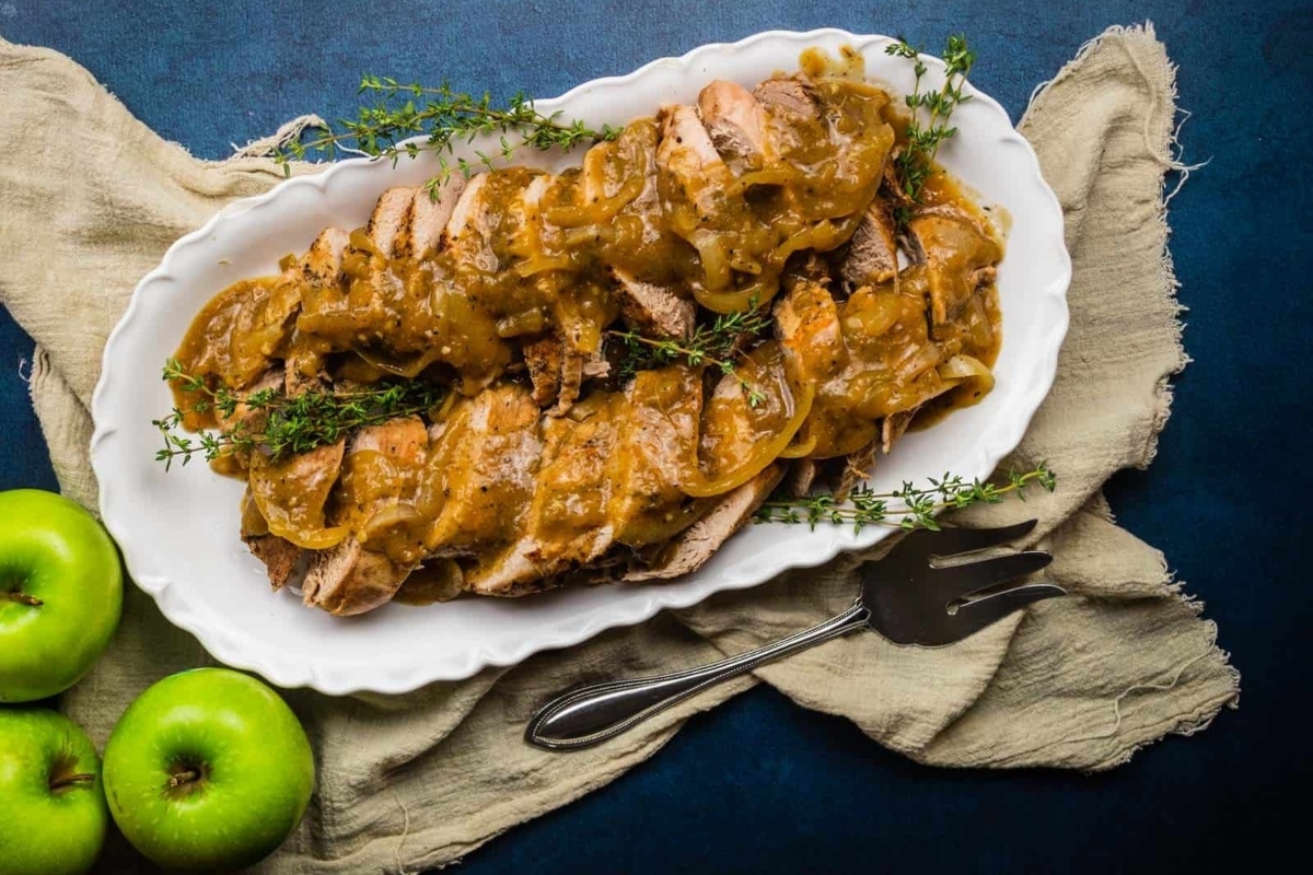 Slow Cooker Pork Tenderloin With Apples.