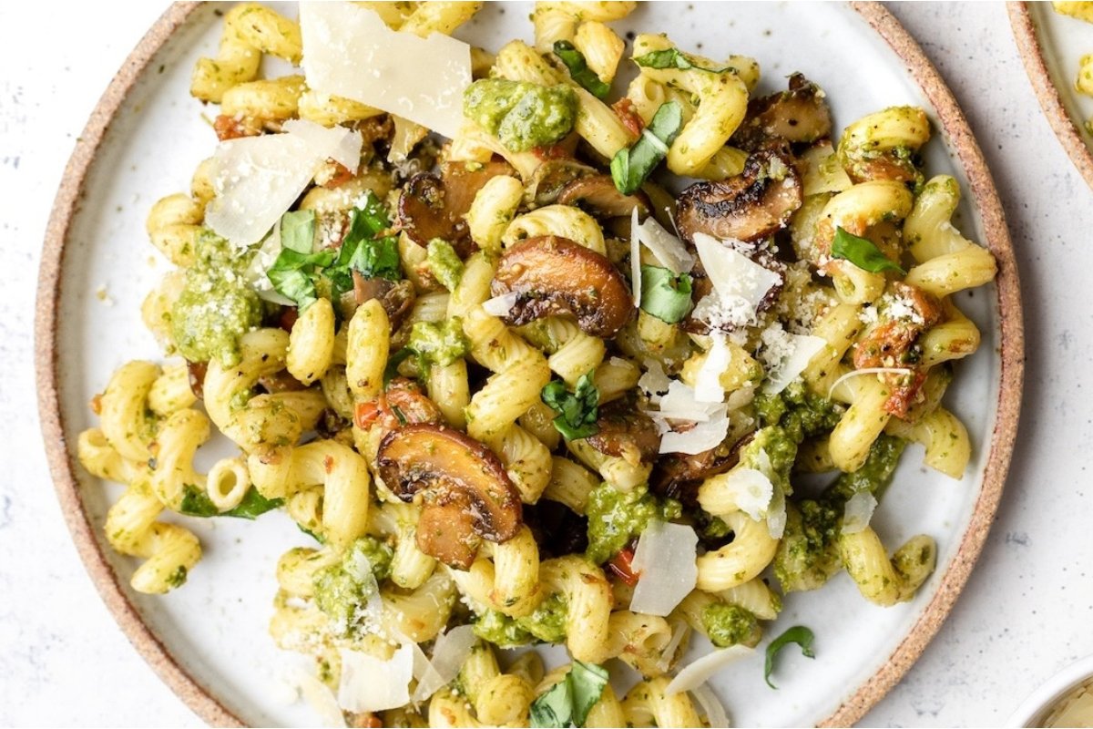 30 Minute Pesto Pasta With Mushrooms And Tomatoes