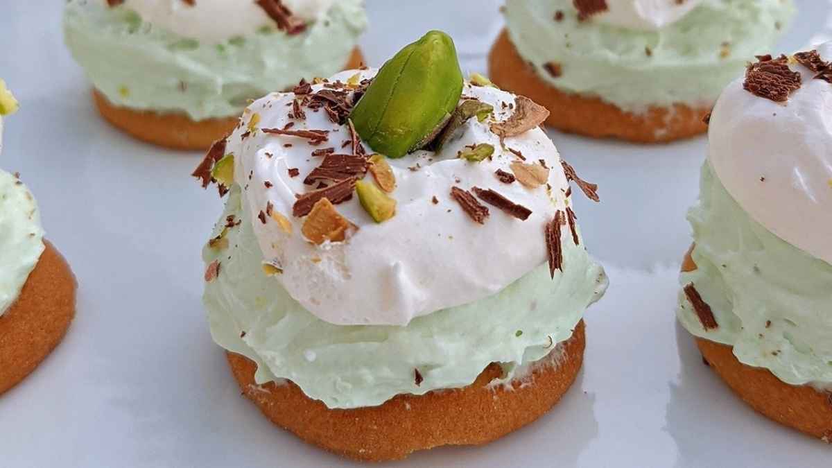 38 Calorie Creamy Pistachio Dessert Mini Bites.