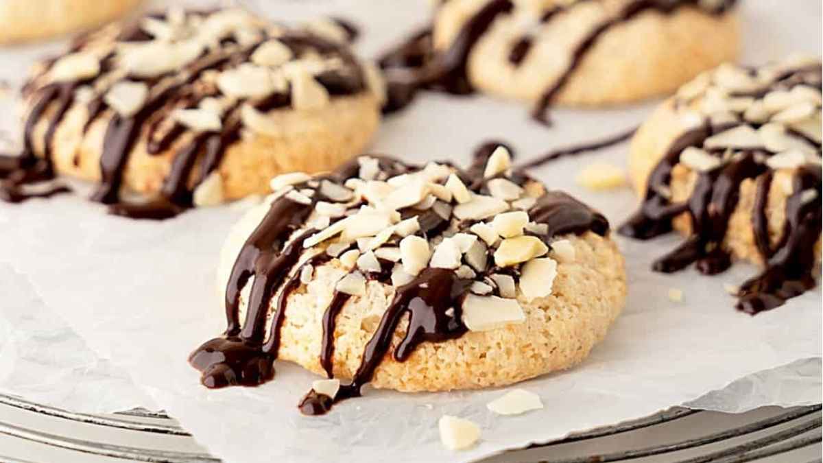 Almond Macaroons. 