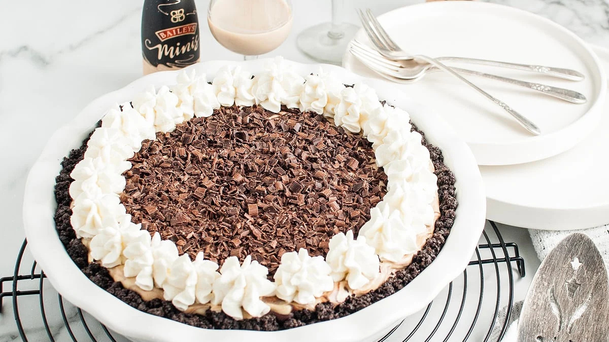 Baileys Irish Cream No Bake Pie With Oreo Crust