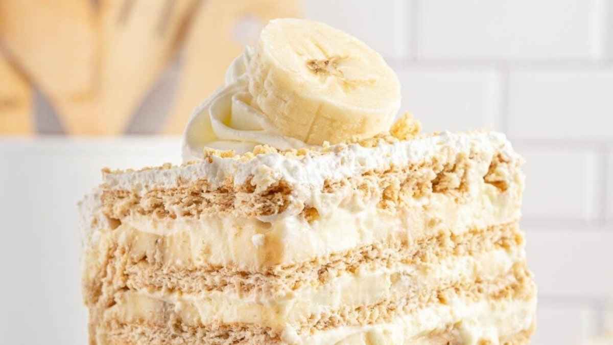 Banana And Graham Cracker Icebox Cake. 