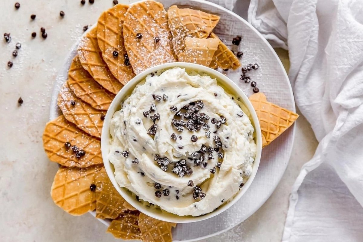 Best Cannoli Dip With Mascarpone