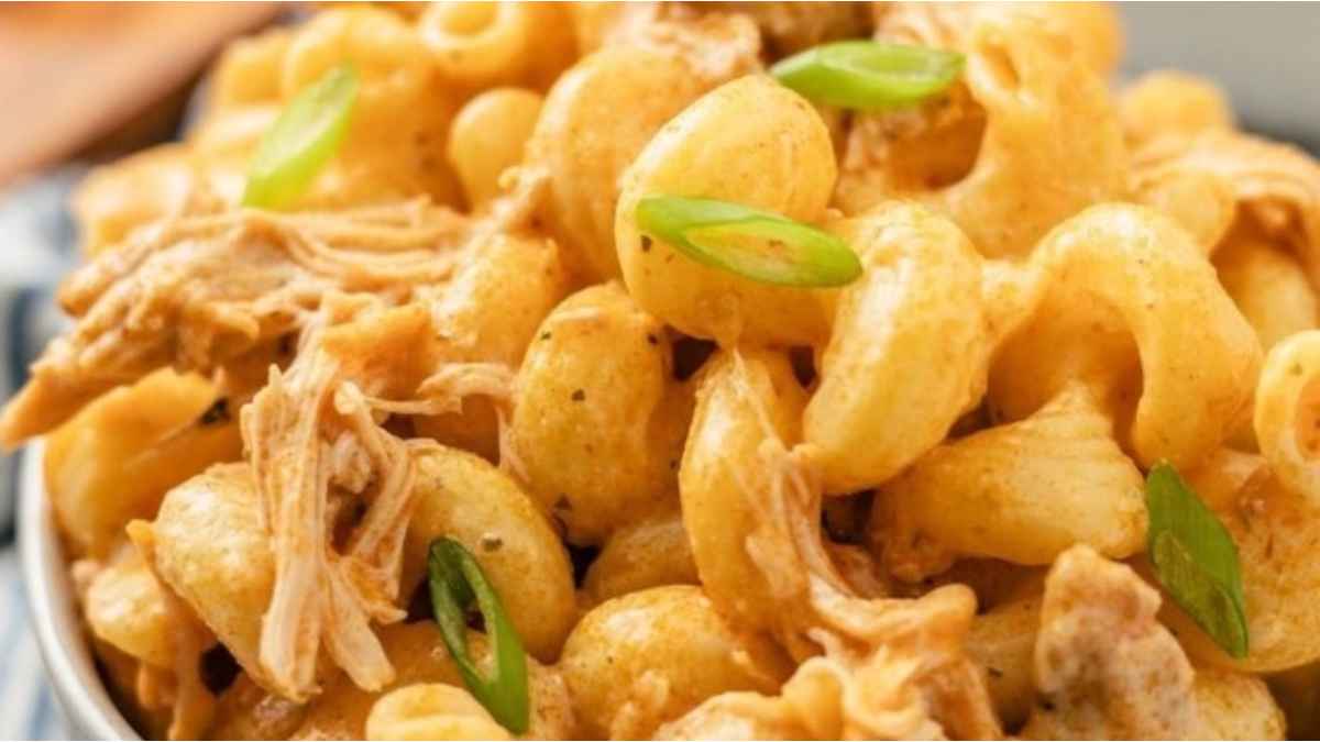 Buffalo Chicken Pasta (Instant Pot).
