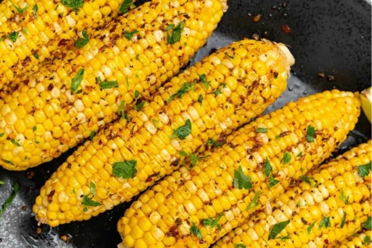 A close up of corn on the cob.