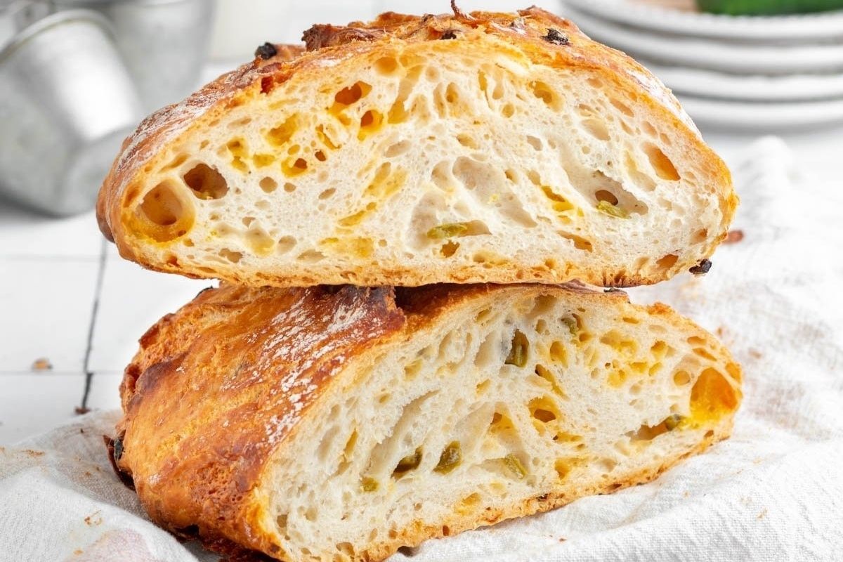 Cheddar Jalapeno No knead Bread Dutch Oven