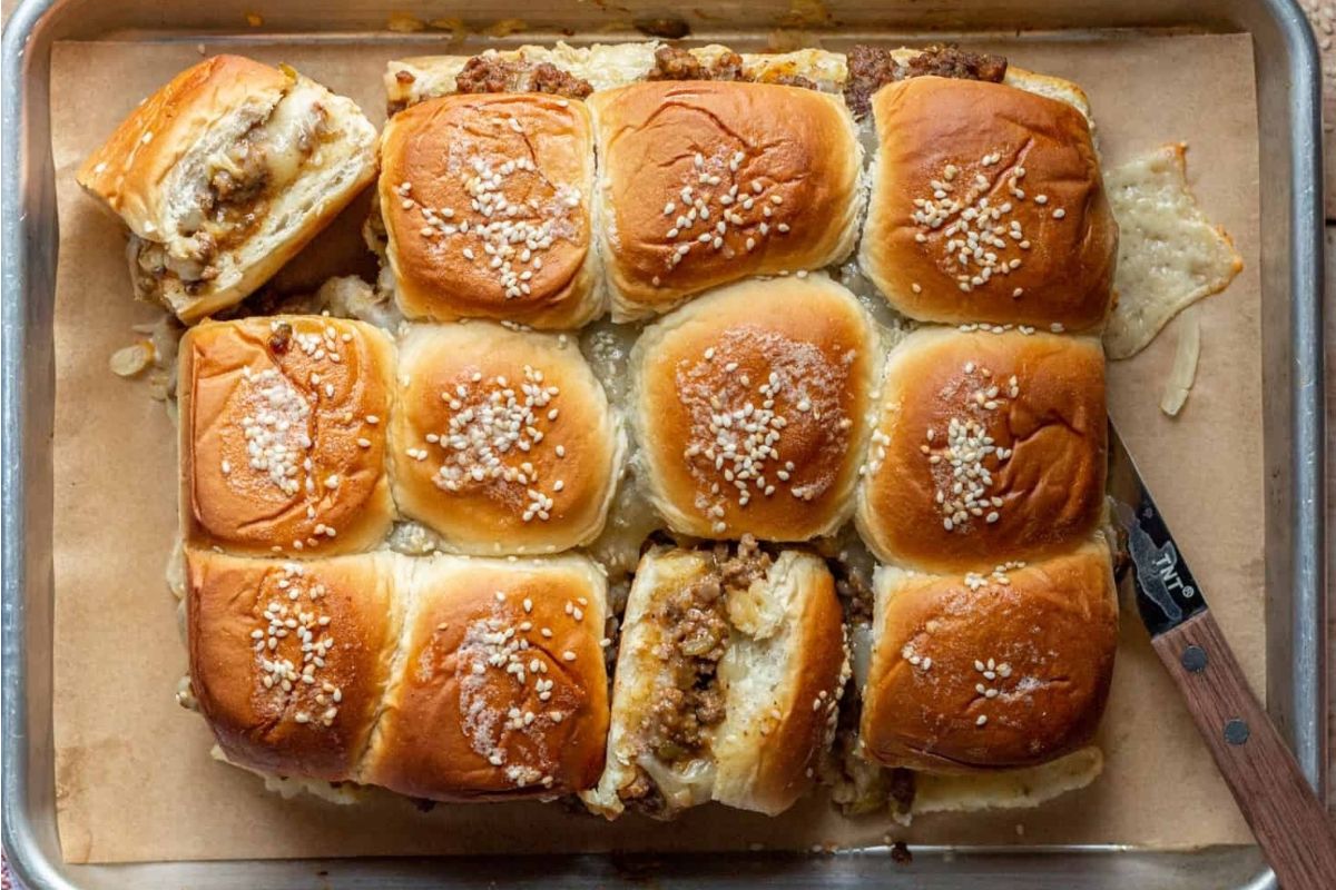 Cheeseburger Sliders With Hawaiian Rolls