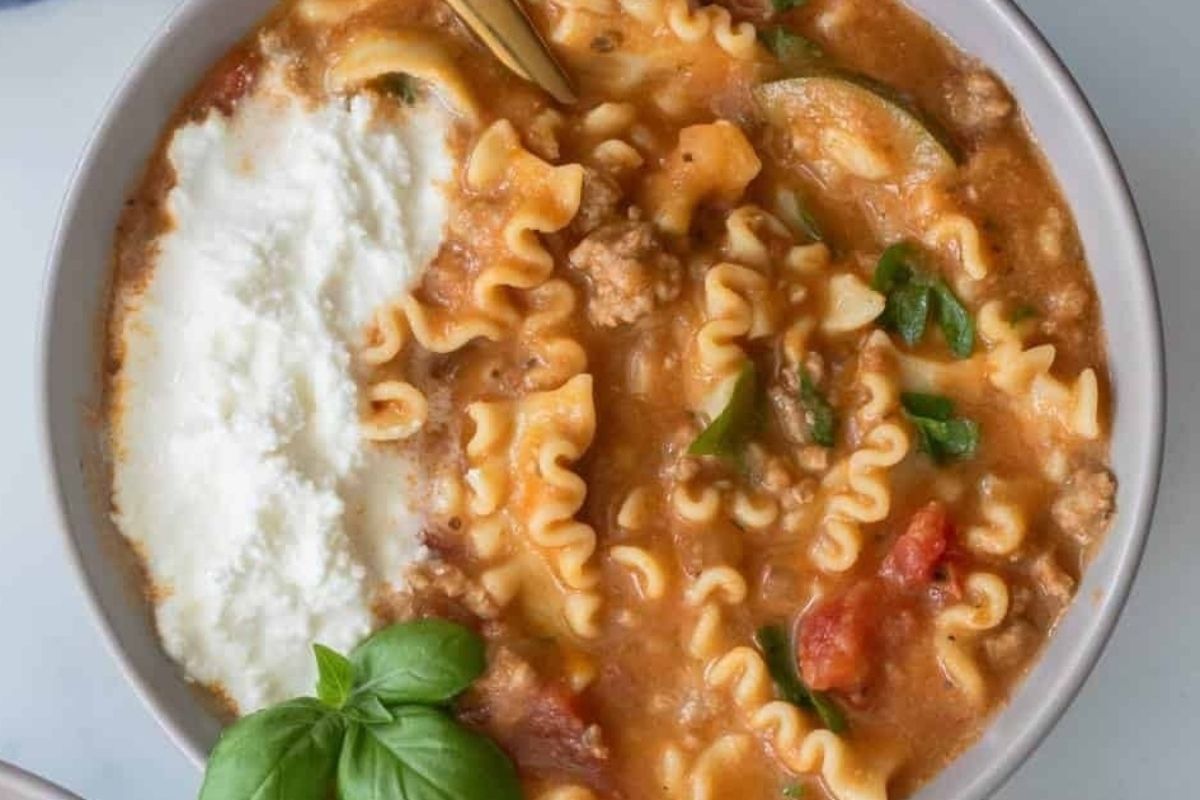 Creamy Lasagna Soup Veggie Packed