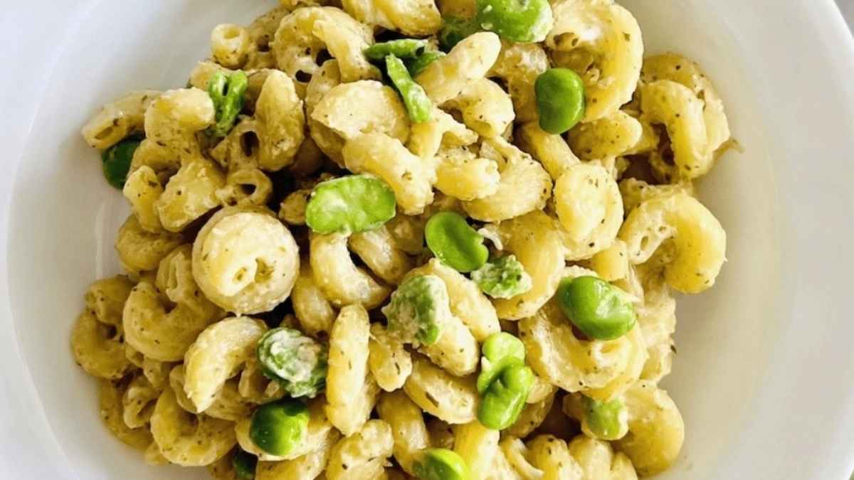 Creamy Pesto Pasta With Fava Beans. 