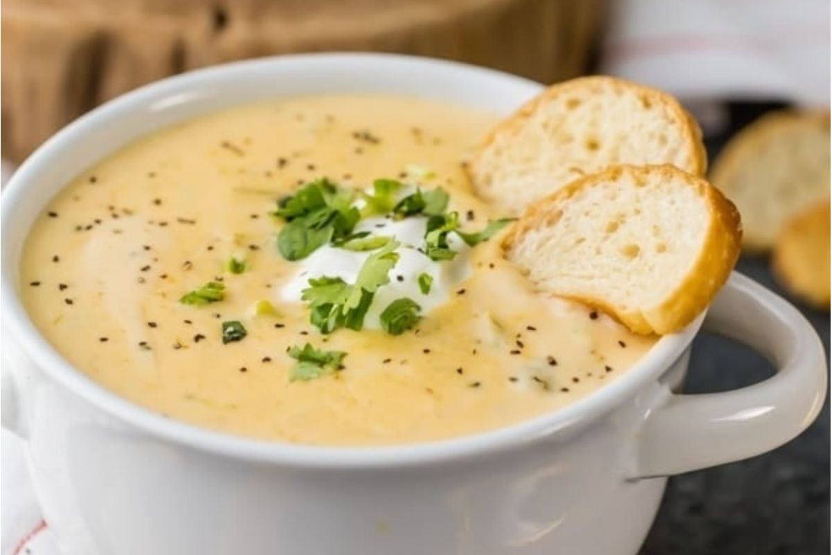 Crockpot Broccoli Cheese Soup Recipe