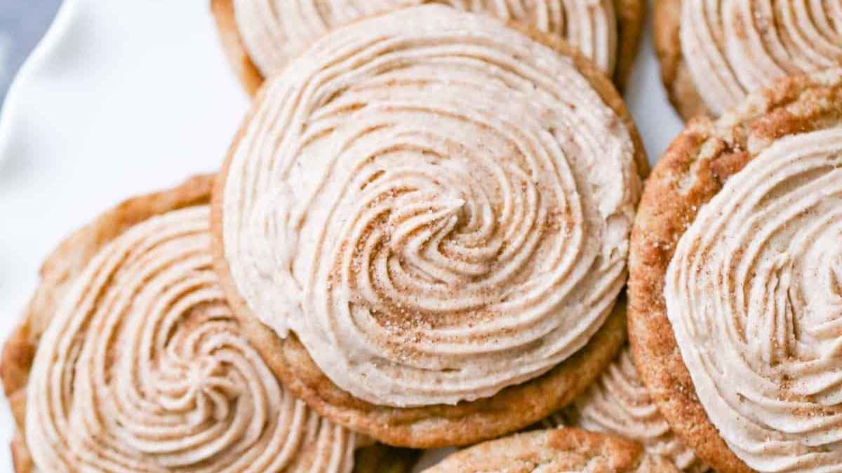 Crumbl Churro Cookies. 