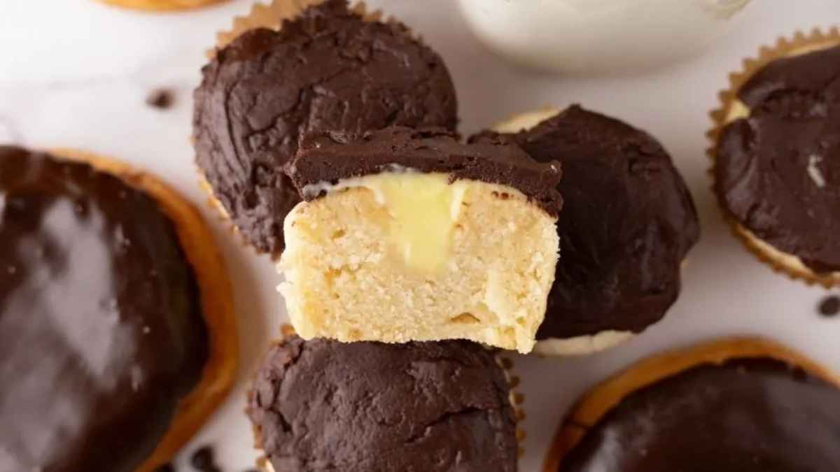 Decadent Boston Cream Cake Cupcakes