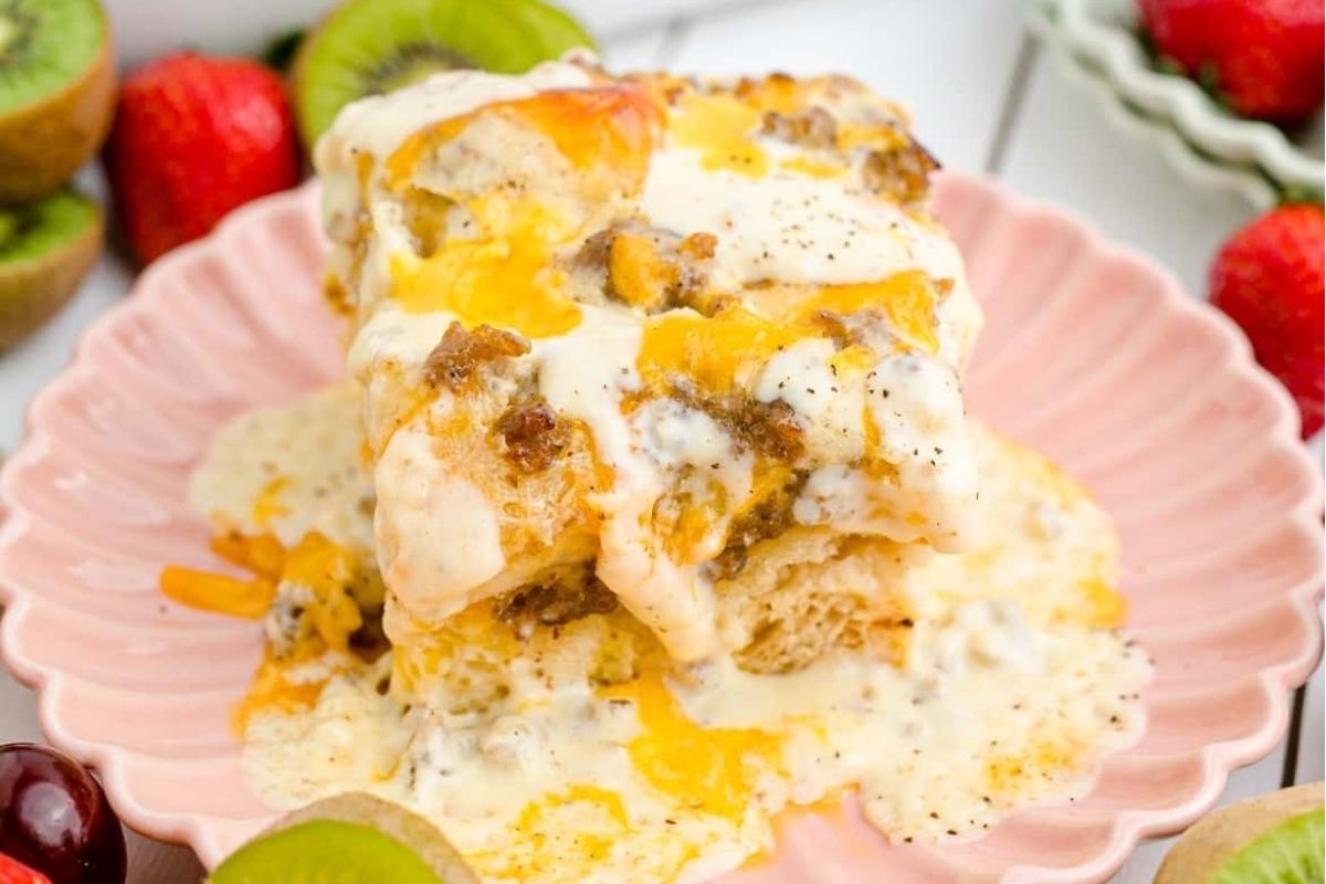 Delicious Biscuits And Gravy Casserole
