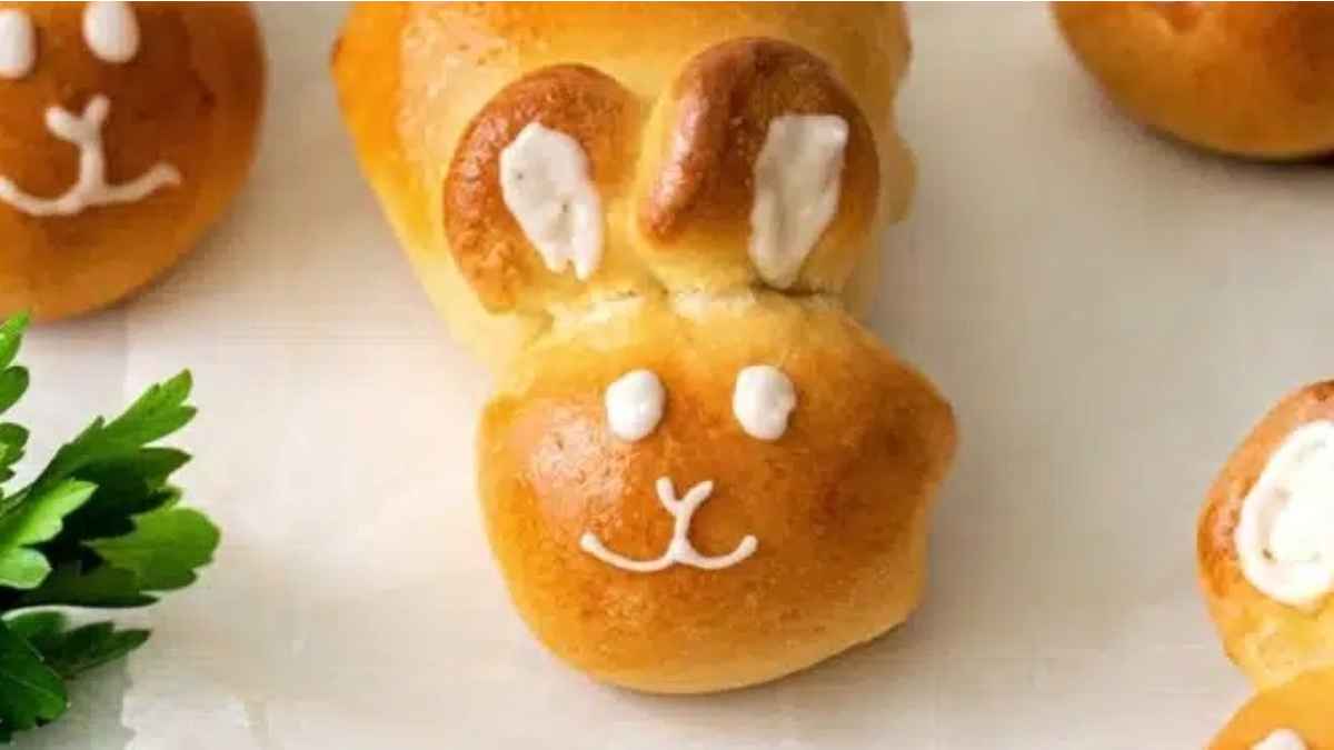 Easter Bunny Bread Rolls. 