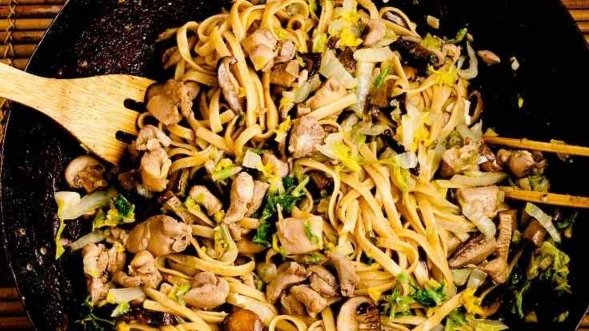 Easy Chicken Lo Mein. 