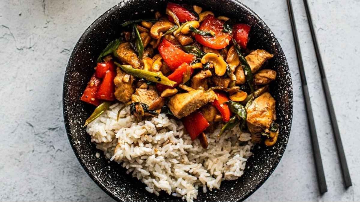 Easy Healthy Cashew Chicken Recipe. 