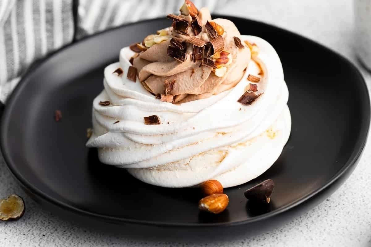 Easy Homemade Mini Pavlova With Nutella Cream