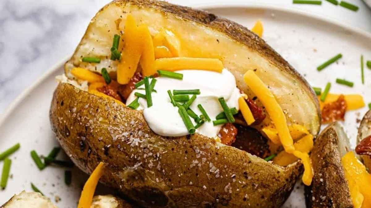 Easy Instant Pot Baked Potato Recipe.