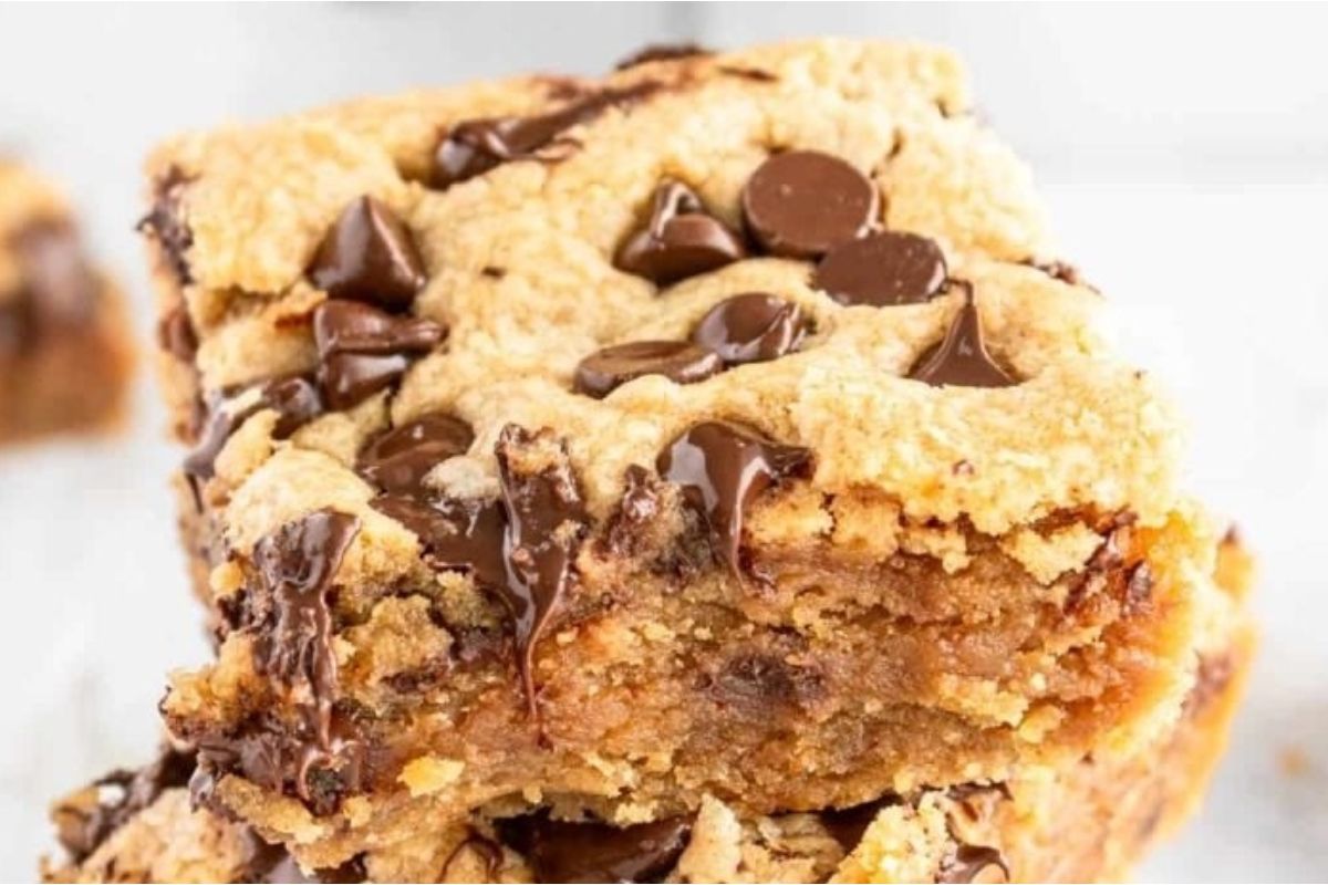 Easy Peanut Butter Chocolate Chip Bars