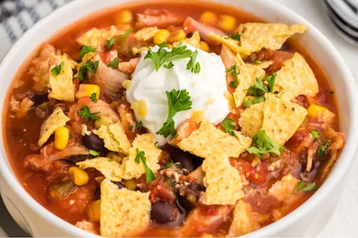 Easy Southwestern Slow Cooker Chicken Tortilla Soup