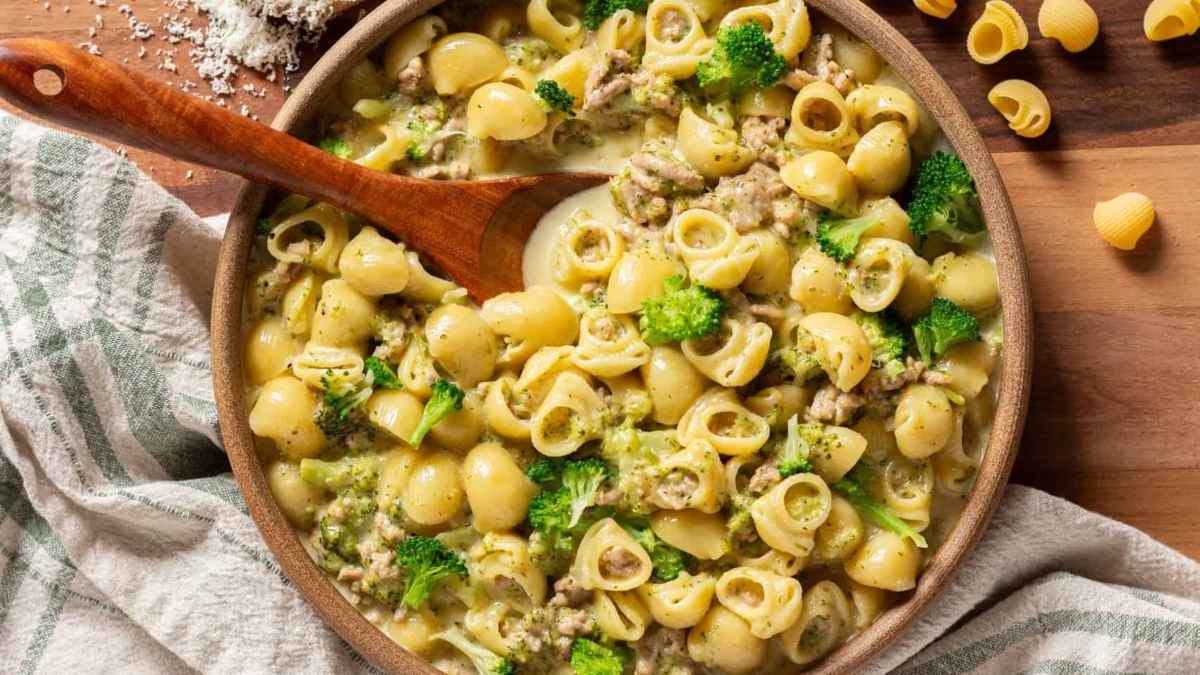 Ground Turkey Pasta With Broccoli. 