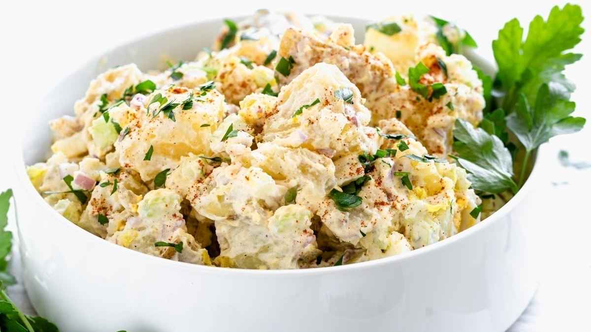 Healthy Classic Potato Salad (With Hard Boiled Eggs).
