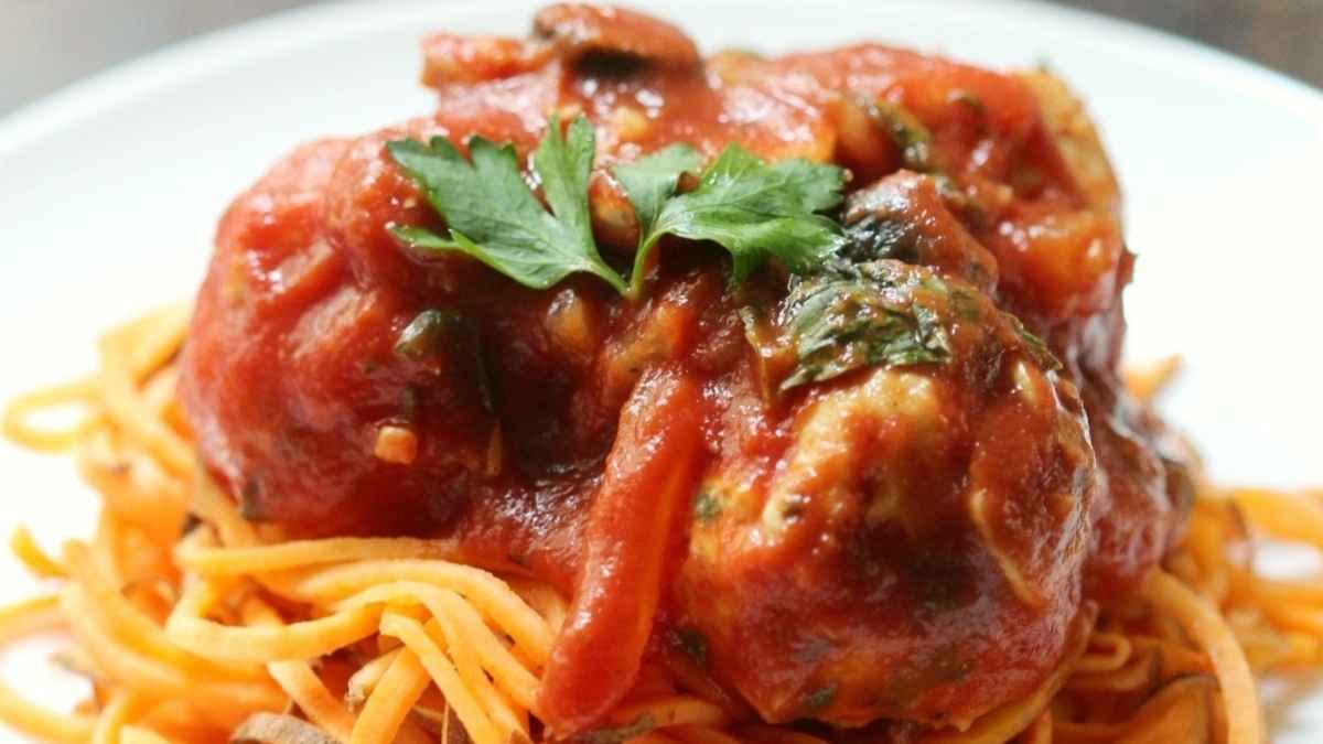 Italian Chicken Meatballs & Sweet Potato Spaghetti. 