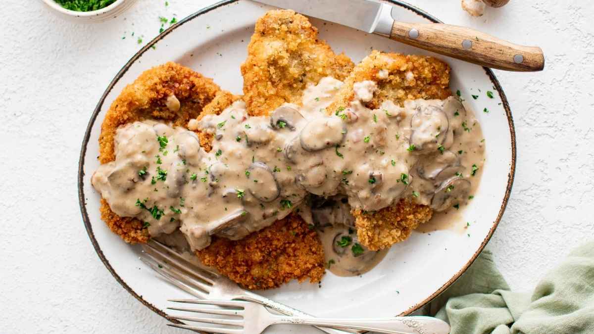 Jägerschnitzel.