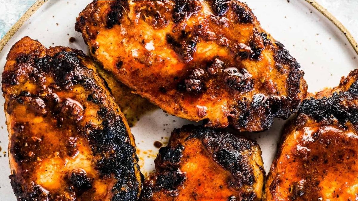 Juicy Grilled Pork Chops (Super Easy Recipe!). 