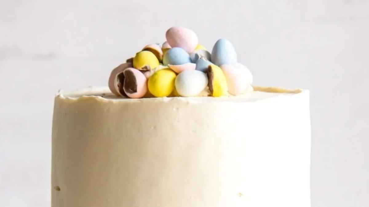 Mini Cadbury Egg Cake.