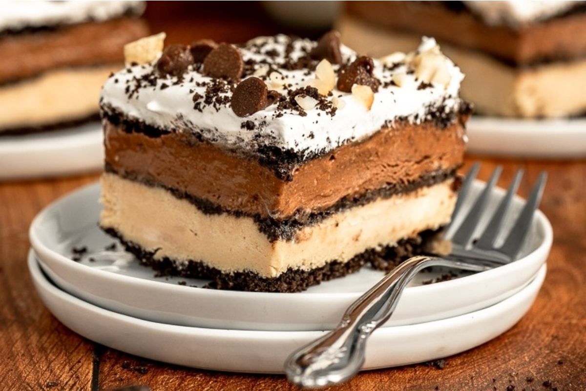 No Bake Chocolate Peanut Butter Oreo Dessert