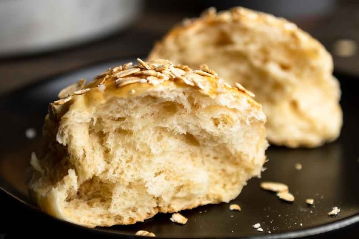 Old Fashioned Oatmeal Dinner Rolls