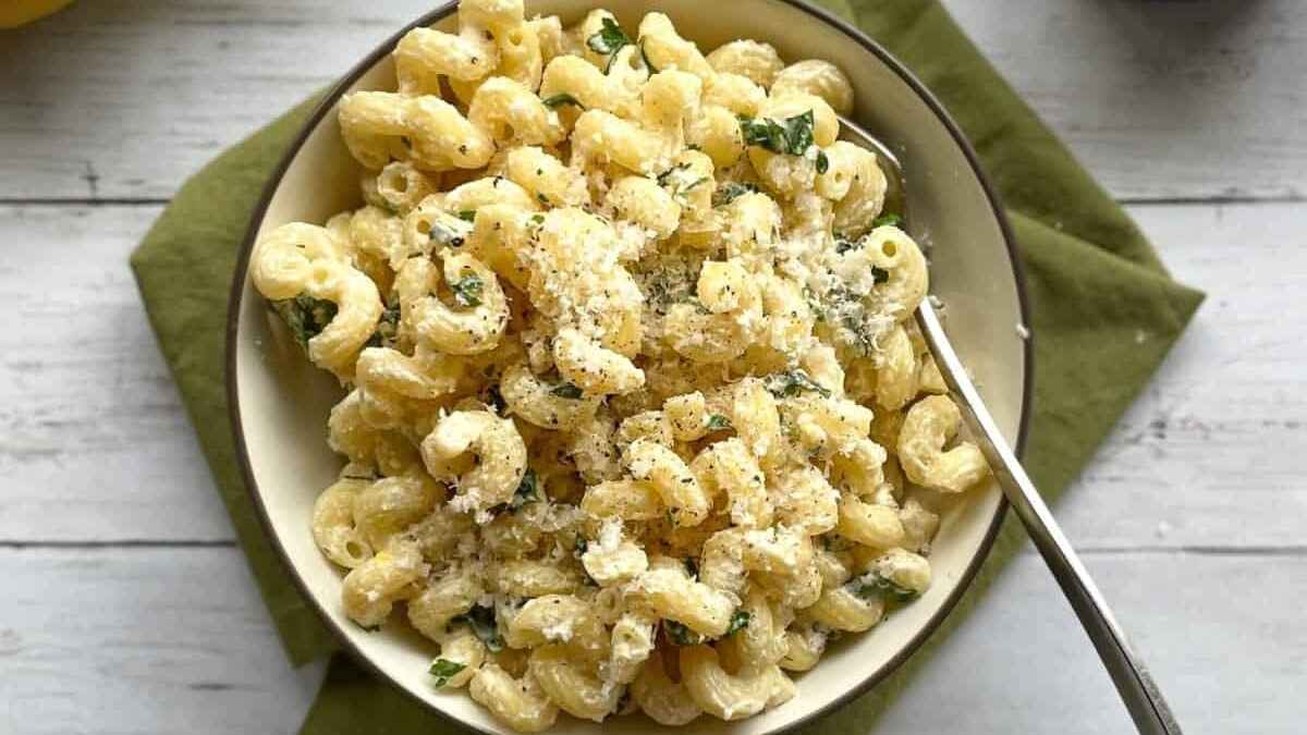 One Pot Pasta with Ricotta and Lemon. 