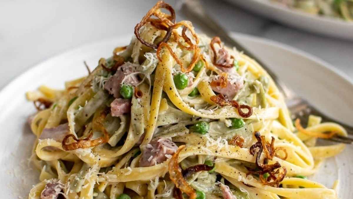 paglia e fieno with crispy shallots.
