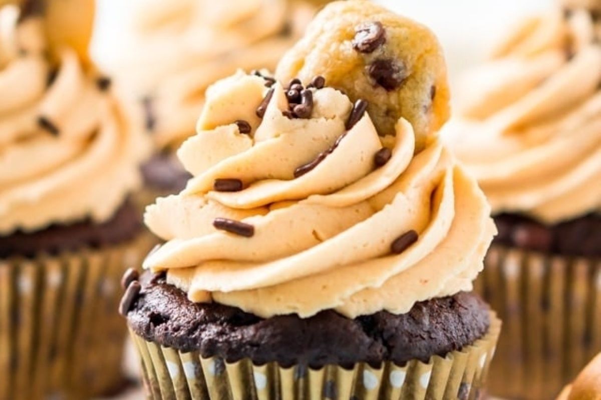 Peanut Butter Chocolate Cookie Dough Cupcakes