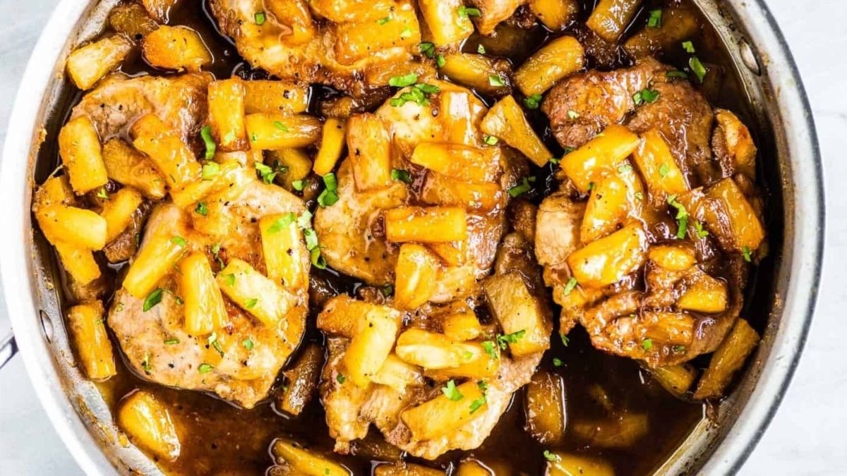Pineapple Pork Chops (Easy Recipe!).